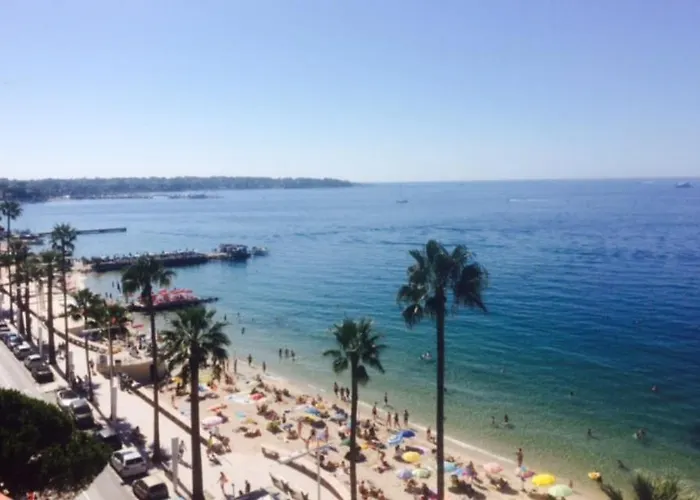 Sea Front In Juan-les-pins アパート アンティーブ